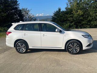 2022 Mitsubishi Outlander III Рестайлинг 3, белый, 2700000 рублей, вид 3