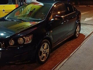 2015 Chevrolet Aveo II, чёрный, 900000 рублей, вид 2