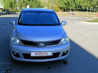 2013 Nissan Tiida I Рестайлинг, серебристый, 750000 рублей, вид 1