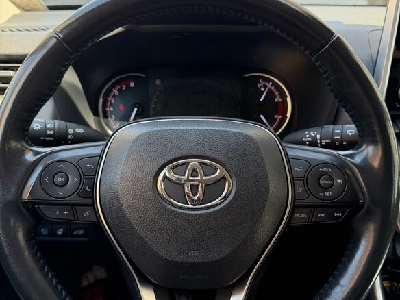 2022 Toyota RAV4 V (XA50), чёрный, 4100000 рублей - вид 7
