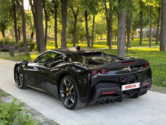 2021 Ferrari SF90 Stradale, чёрный, 34476000 рублей - вид 3