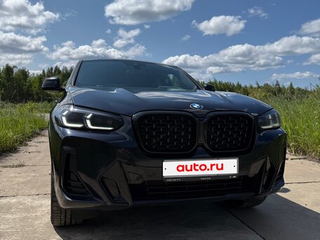 2021 BMW X4 30i II (G02) Рестайлинг, чёрный, вид 2