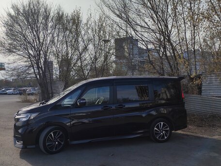 2018 Honda Stepwgn V Рестайлинг, чёрный, 1700000 рублей, вид 4