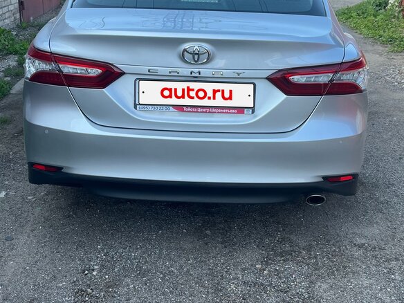 2019 Toyota Camry VIII (XV70), серебристый, 3250000 рублей - вид 2