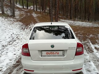 2011 Skoda Octavia II (A5) Рестайлинг, белый, 1050000 рублей, вид 3