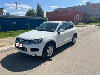 2012 Volkswagen Touareg II, белый, 1999999 рублей, вид 1