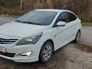 2015 Hyundai Solaris I Рестайлинг, белый, 725000 рублей, вид 1