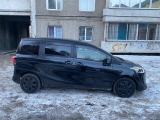 2019 Toyota Sienta II Рестайлинг, чёрный, 1210000 рублей, вид 3