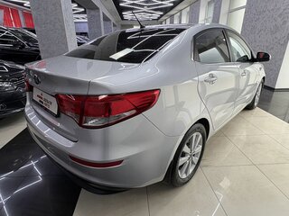 2015 Kia Rio III Рестайлинг, серебристый, 1299000 рублей, вид 5