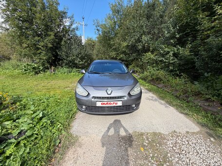 2011 Renault Fluence I, серый, вид 3