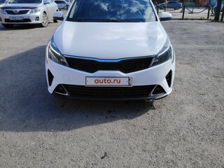 2021 Kia Rio IV Рестайлинг, белый, 1550000 рублей, вид 2