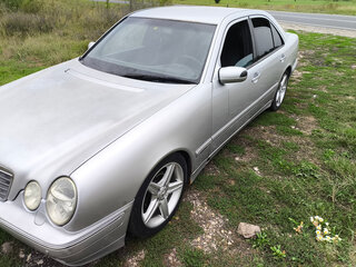2001 Mercedes-Benz E-Класс 240 II (W210, S210) Рестайлинг, серебристый, 560000 рублей, вид 1