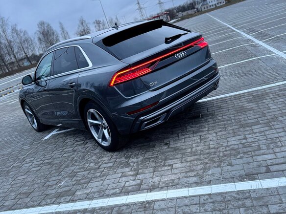 2022 Audi Q8 55 TFSI I (4M), серый, 10900000 рублей - вид 4