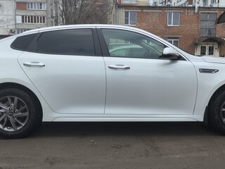 2020 Kia Optima IV Рестайлинг, белый, 1800000 рублей, вид 3