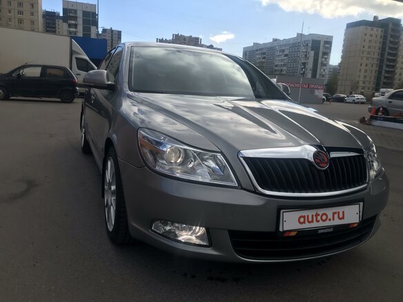 2010 Skoda Octavia Czech market II (A5) Рестайлинг, серый, 1100000 рублей - вид 2