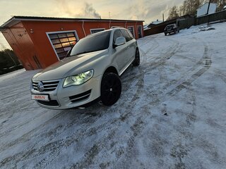2008 Volkswagen Touareg I Рестайлинг, серебристый, 990000 рублей, вид 2