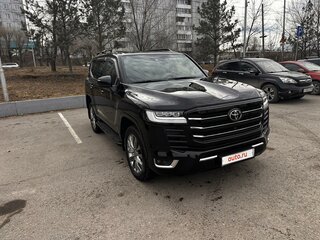 2021 Toyota Land Cruiser 300 Series, чёрный, 9000000 рублей, вид 3