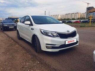 2016 Kia Rio III Рестайлинг, белый, 750000 рублей, вид 4