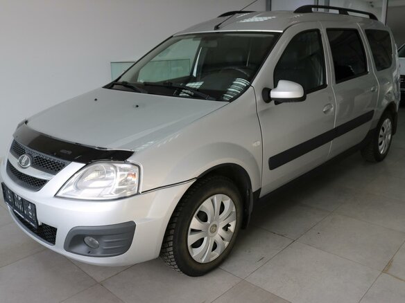 2014 Lada (ВАЗ) Largus I, серебристый