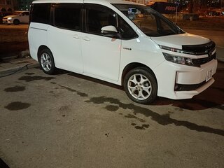 2015 Toyota Voxy III (R80), белый, 1590000 рублей, вид 5