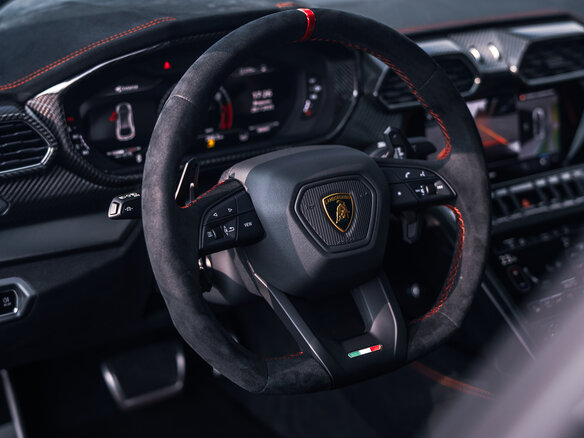 2024 Lamborghini Urus Performante I Рестайлинг, чёрный - вид 3