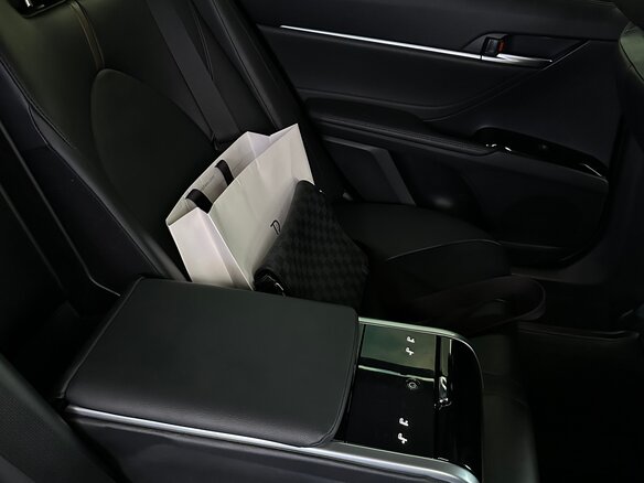 2020 Toyota Camry VIII (XV70), чёрный, 2800000 рублей - вид 13