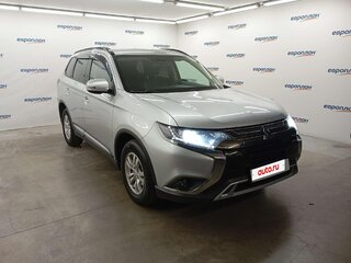 2021 Mitsubishi Outlander III Рестайлинг 3, серый, 2350000 рублей, вид 2