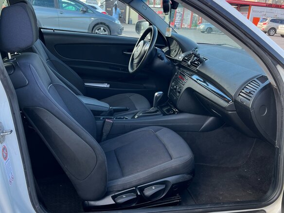 2010 BMW 1 серии 116i I (E81/E82/E87/E88) Рестайлинг, белый, 650000 рублей - вид 8