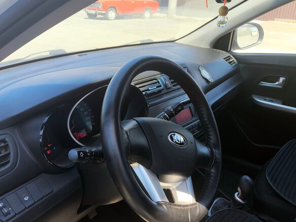 2014 Kia Rio 5-speed III, белый, 1190000 рублей - вид 5