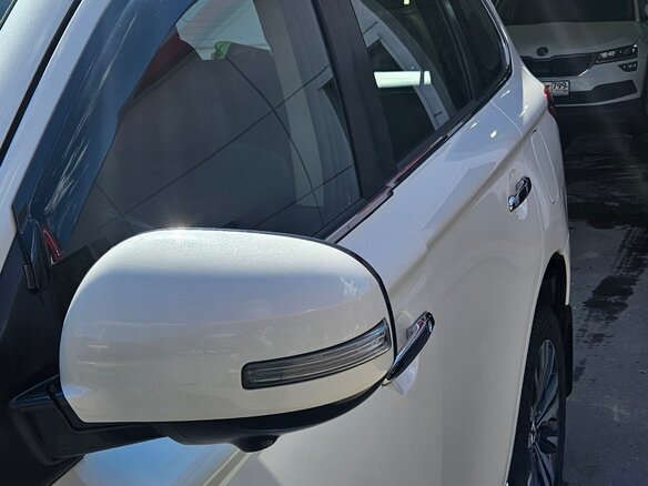 2022 Mitsubishi Outlander III Рестайлинг 3, белый, 3100000 рублей - вид 26