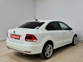 2018 Volkswagen Polo V Рестайлинг, белый, 980000 рублей, вид 4