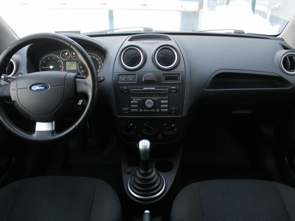 2006 Ford Fiesta Mk5, красный - вид 12