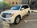 2014 Toyota Land Cruiser 200 Series Рестайлинг 1, белый, 3900000 рублей - вид 1