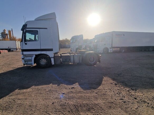 2000 Mercedes-Benz Actros, белый, 1500000 рублей - вид 10