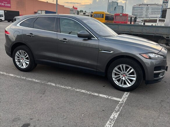 2018 Jaguar F-Pace I, серый, 2650000 рублей - вид 1