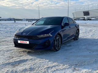 2021 Kia K5 III, синий, 2650000 рублей, вид 1