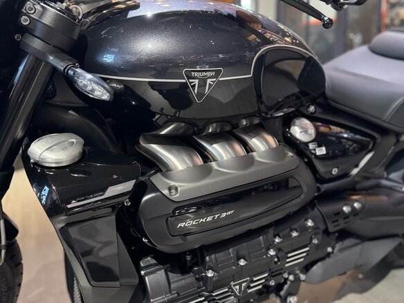 2024 Triumph Rocket 3, чёрный, 3600000 рублей - вид 7