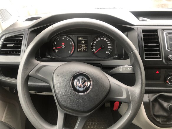 2016 Volkswagen Transporter, красный - вид 11