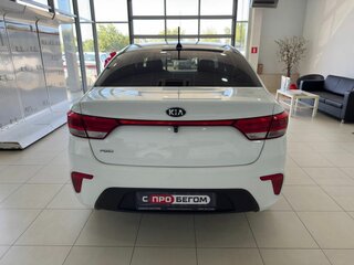 2020 Kia Rio IV, белый, 1189900 рублей, вид 4