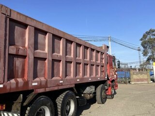 2007 Sinotruk Howo ZZ3327, красный, 2200000 рублей, вид 4