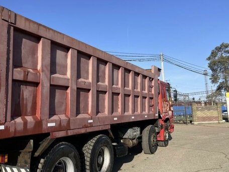 2007 Sinotruk Howo ZZ3327, красный, 2200000 рублей, вид 4