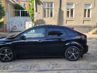 2011 Ford Focus II Рестайлинг, чёрный, 570000 рублей, вид 3