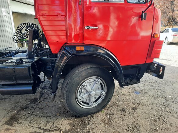 1990 КамАЗ 54112, красный, 350000 рублей - вид 12
