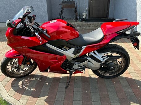 2014 Honda VFR 800, пурпурный, 717641 рублей, вид 3
