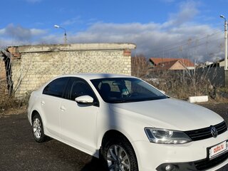 2013 Volkswagen Jetta VI, белый, 1350000 рублей, вид 2