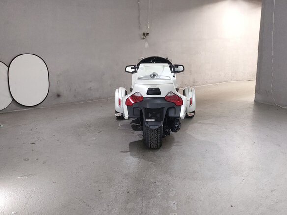 2014 BRP Can-Am Spyder, белый, 1600000 рублей - вид 2