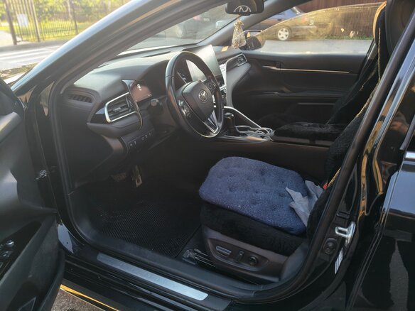2023 Toyota Camry VIII (XV70) Рестайлинг, чёрный, 2825000 рублей - вид 6