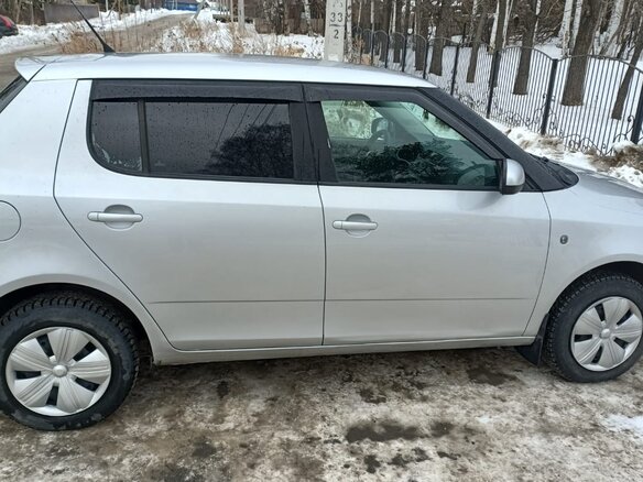 2010 Skoda Fabia II Рестайлинг, серый, 480000 рублей - вид 2