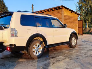 2011 Mitsubishi Pajero IV, белый, 2300000 рублей, вид 4