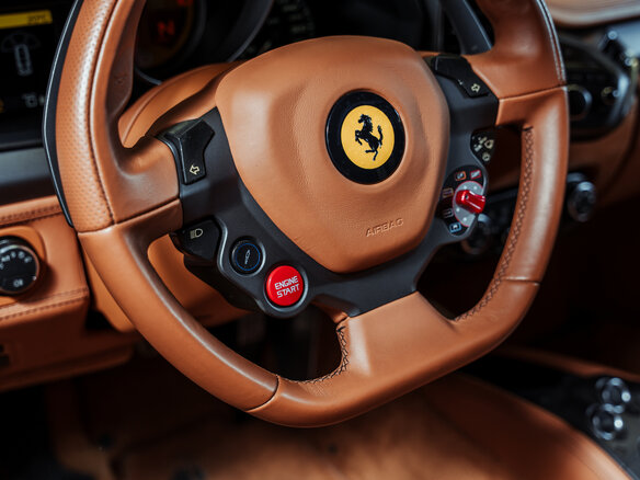 2011 Ferrari 458 Italia, красный - вид 21